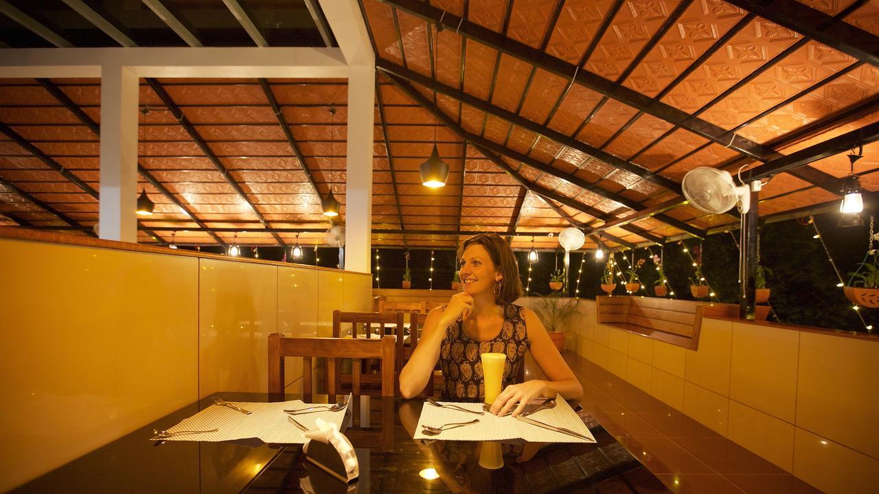 Roses Inn Fortkochi Exteriér fotografie